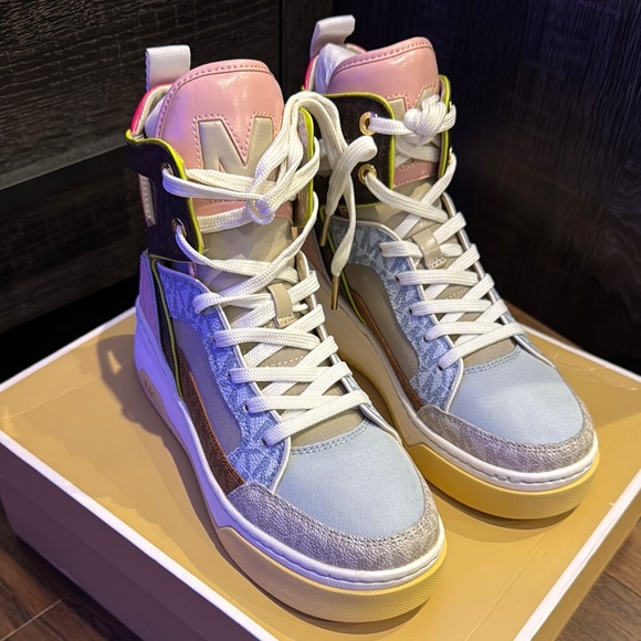 Michael Kors NWT Matson Color block logo High-Top Sneakers - Picture 2 of 8